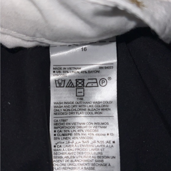 Old Navy Everyday Short - Picture 2 of 3